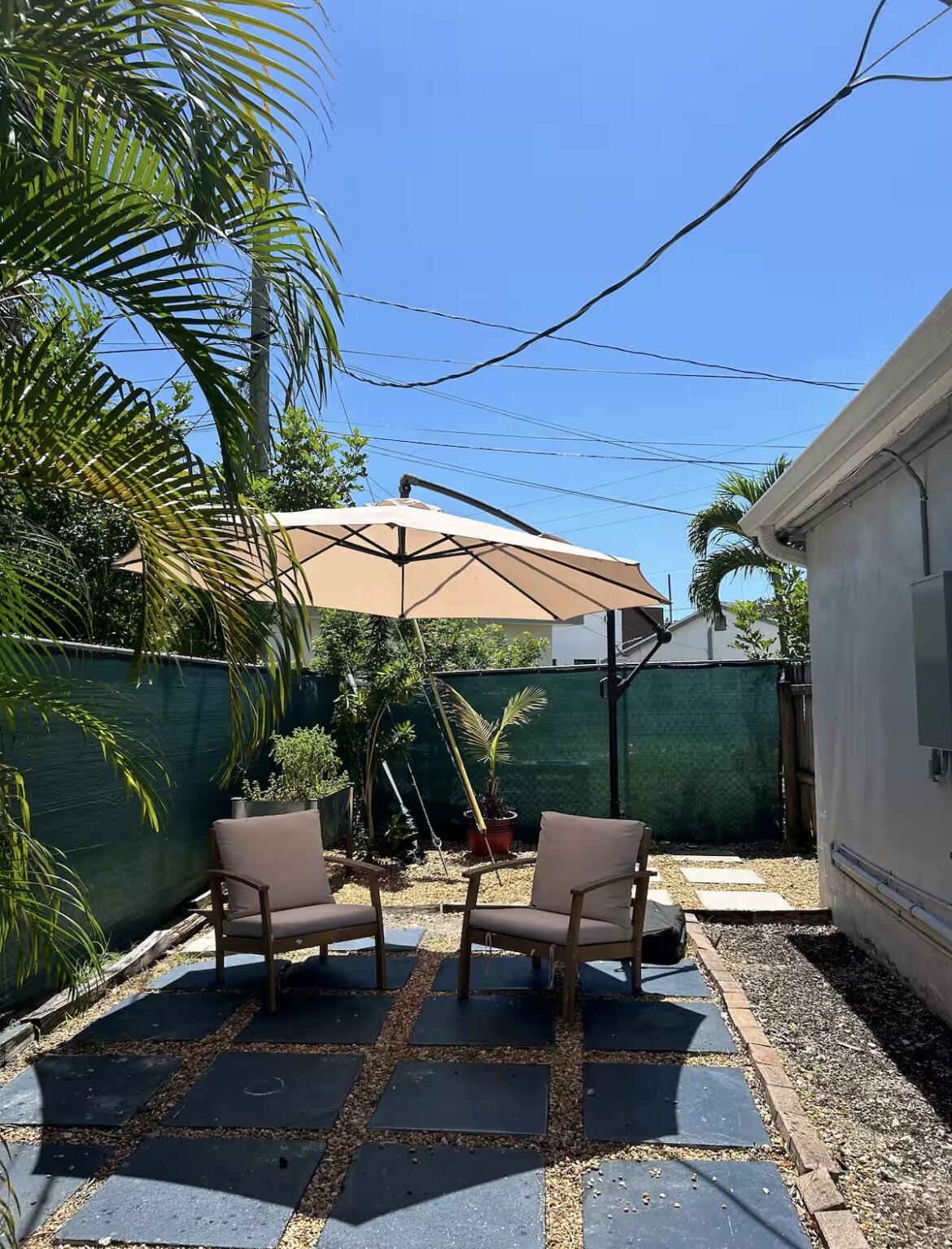 LAUDERDALE PARK 6-33 1/2 - Residential Income