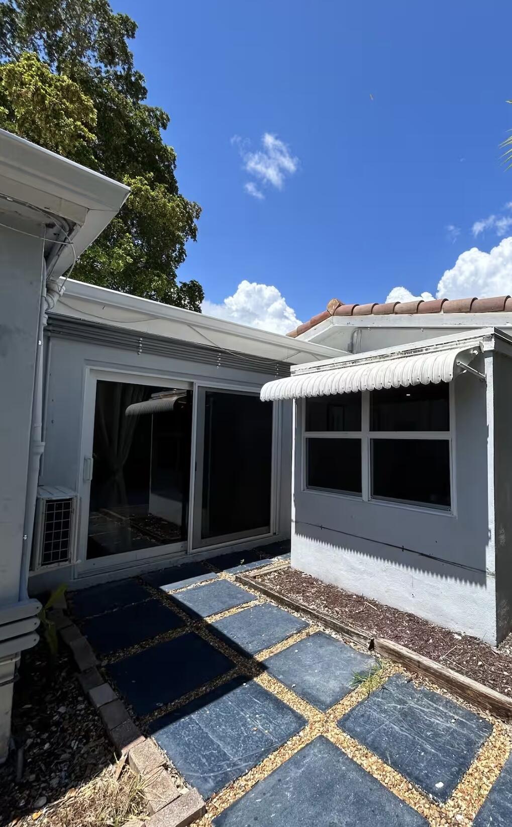 LAUDERDALE PARK 6-33 1/2 - Residential Income