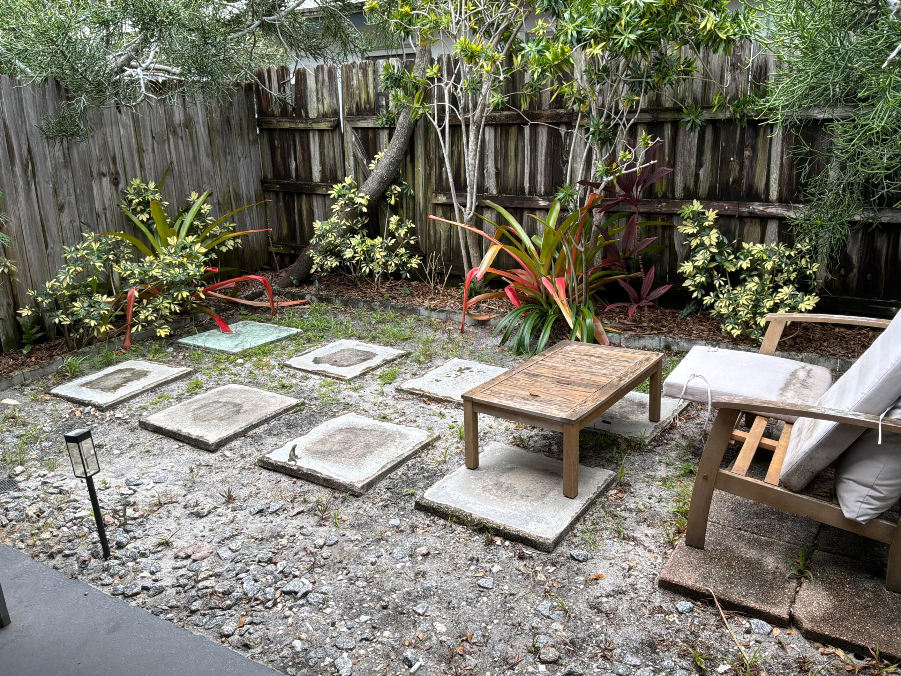 1516 N Dixie Highway 1-2