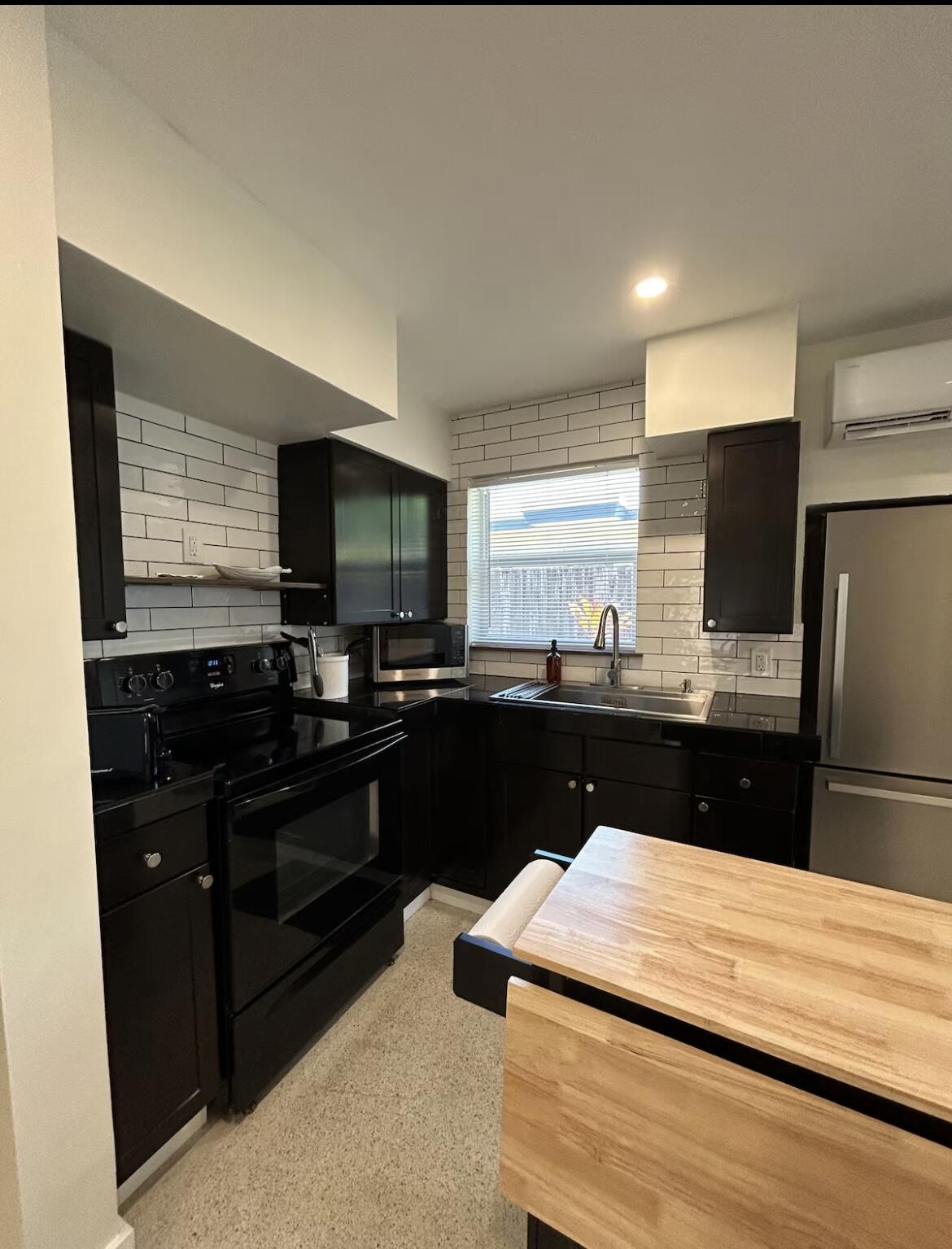 LAUDERDALE PARK 6-33 1/2 - Residential Income