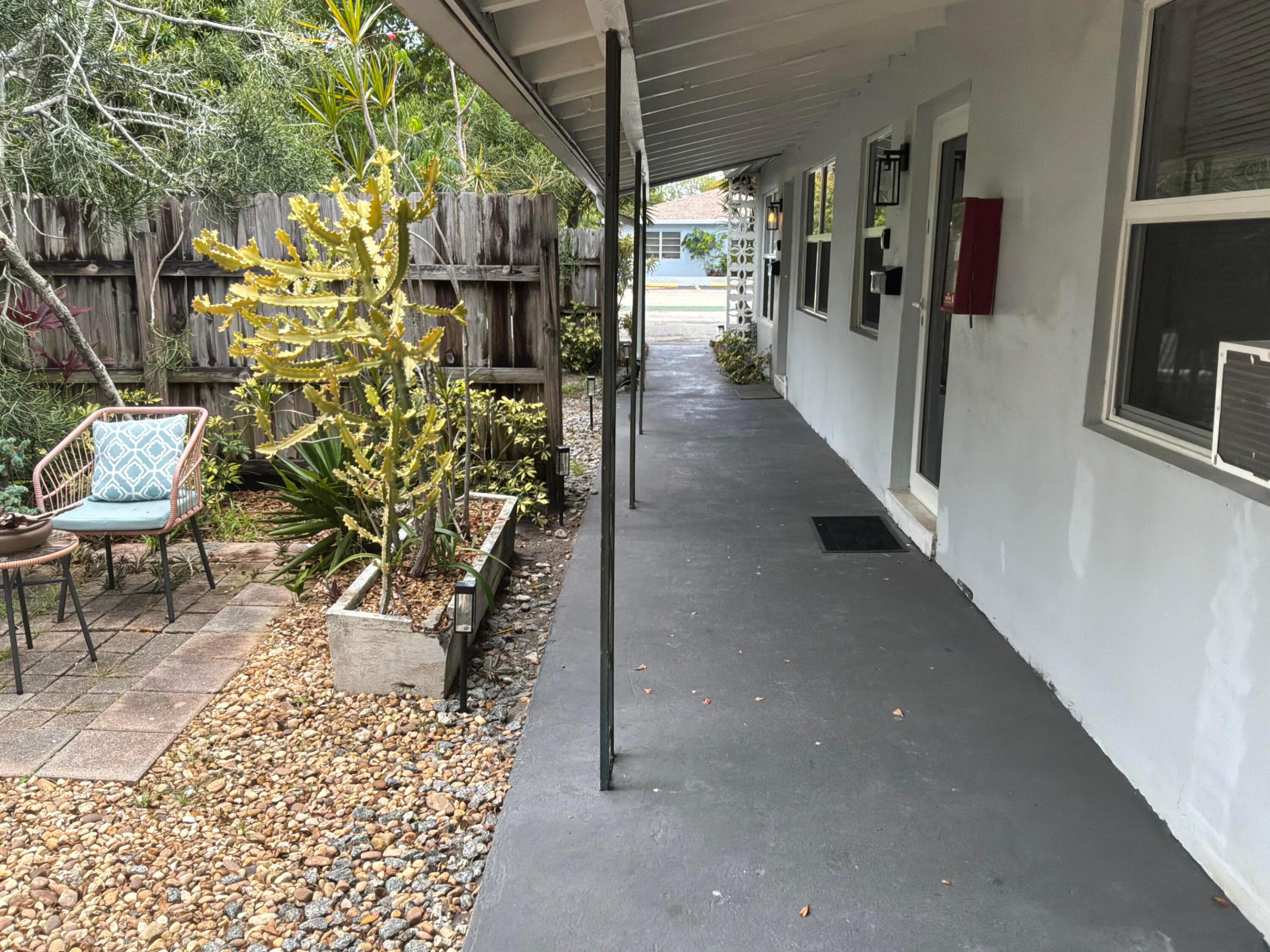 LAUDERDALE PARK 6-33 1/2 - Residential Income