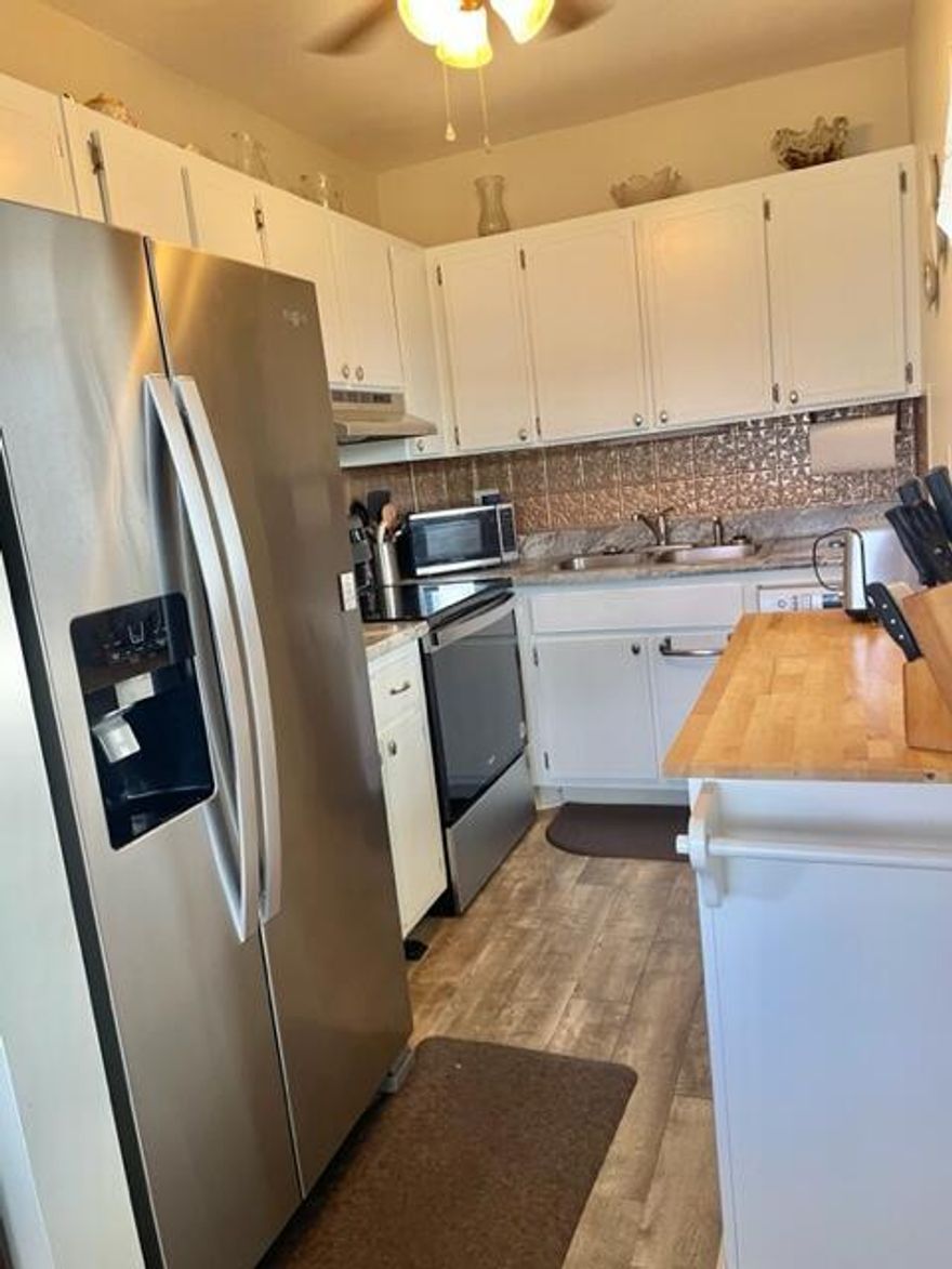 734sq king size unit! Best value unit in Murry Hills, updated, view to lake, very private balcony with windows! Dishwasher in updated kitchen. Must see to appreciate. All furnished. Quick closing! Low maintenance fee includes Cable and Wi-Fi internet! This community qualifies 25% down mortgage with 30 years! Can't beat this! This is your new home!