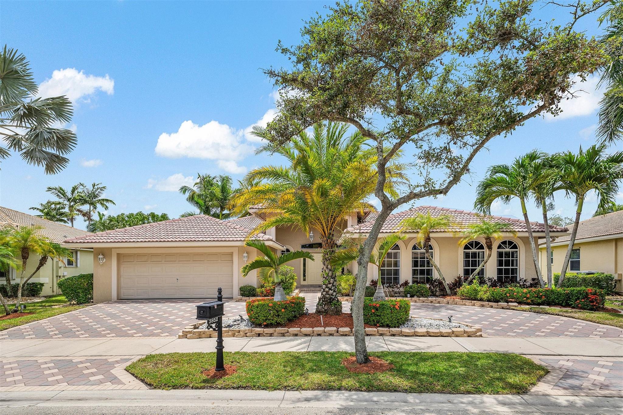 3852 Oak Ridge Cir