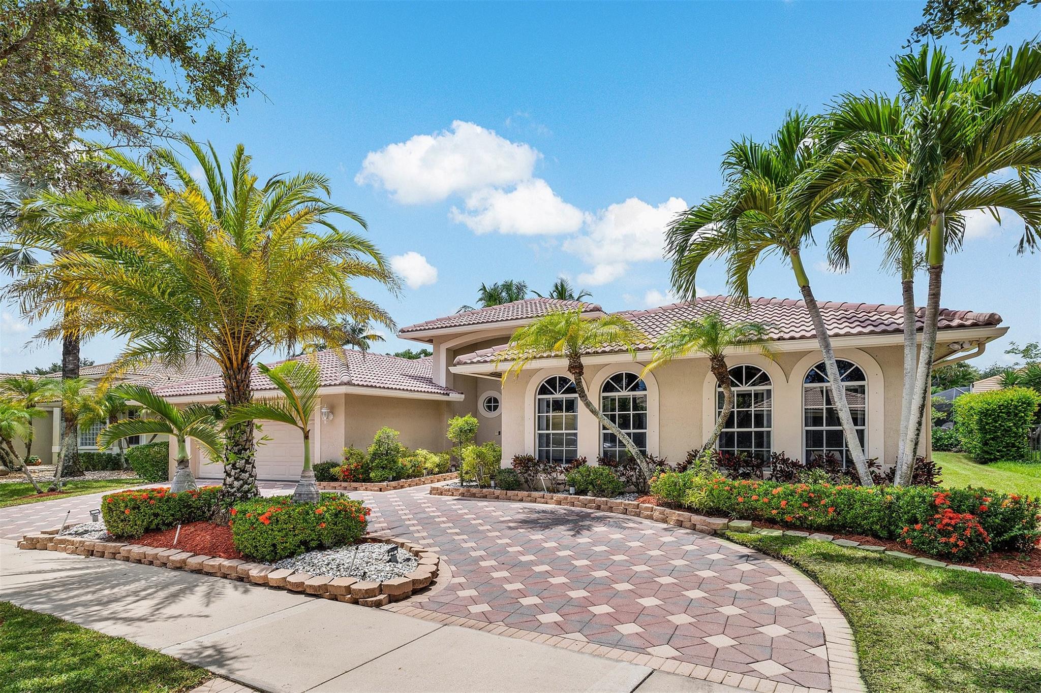 3852 Oak Ridge Cir
