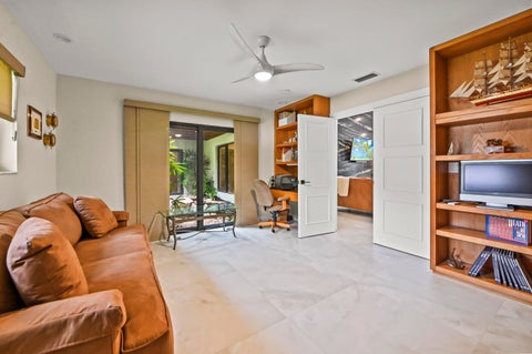 Tiny photo for 13067 Doubletree Circle, Wellington, FL 33414 (MLS # B26048439)