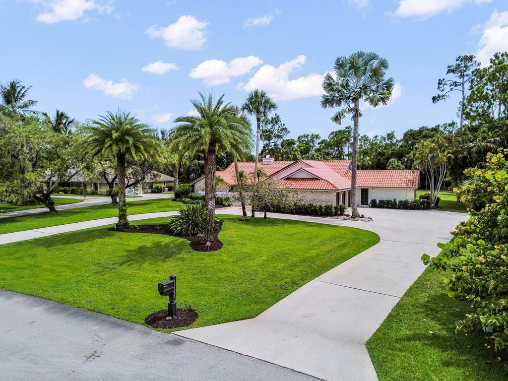 Photo of 13067 Doubletree Circle, Wellington, FL 33414 (MLS # B26048439)