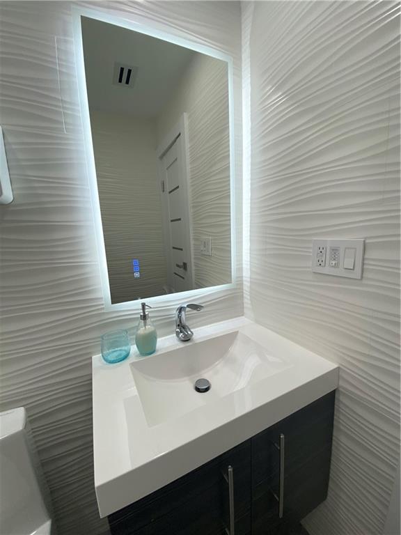 NORWOOD 39-21 B - Residential