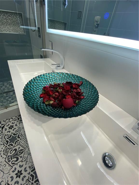 NORWOOD 39-21 B - Residential