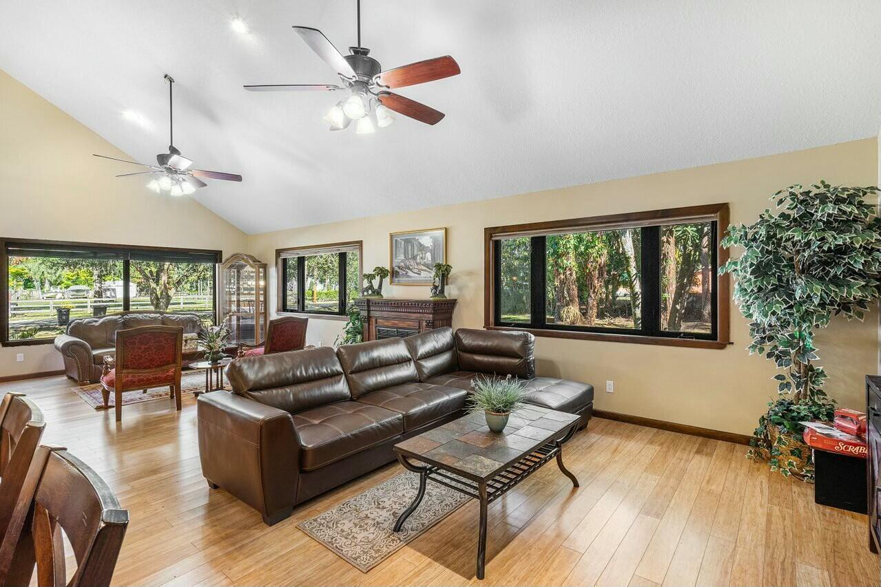 PALM BEACH RANCHETTES - Residential