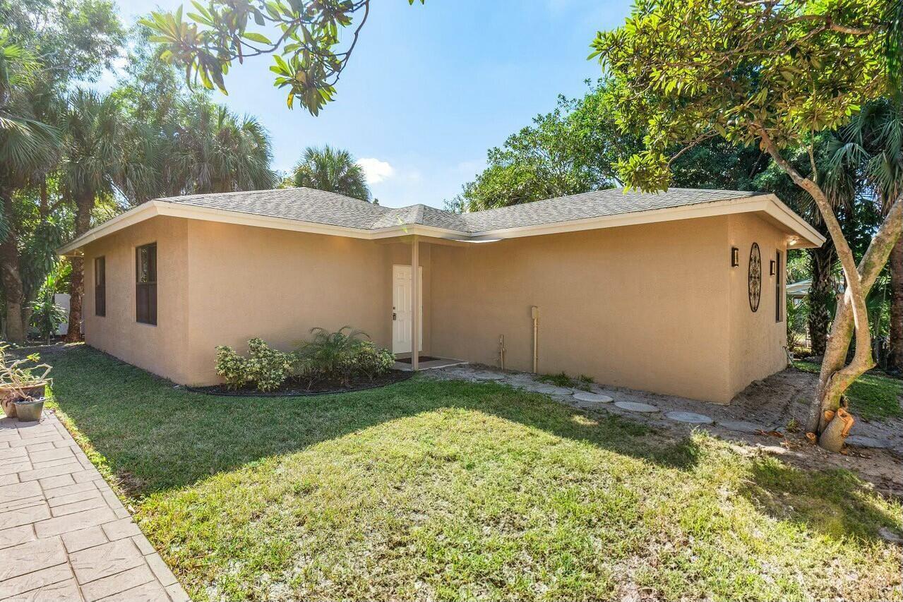 9266 Pinion Drive, Lake Worth, FL, 33467/$1,299,000 3 9266 Pinion Drive