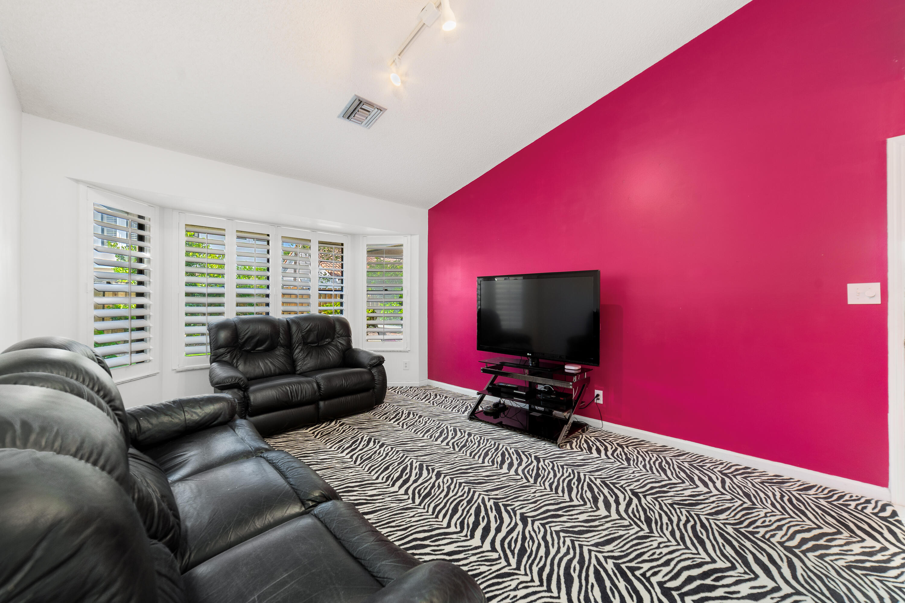 WIMBLEDON VILLAS OF VIA VERDE - Residential