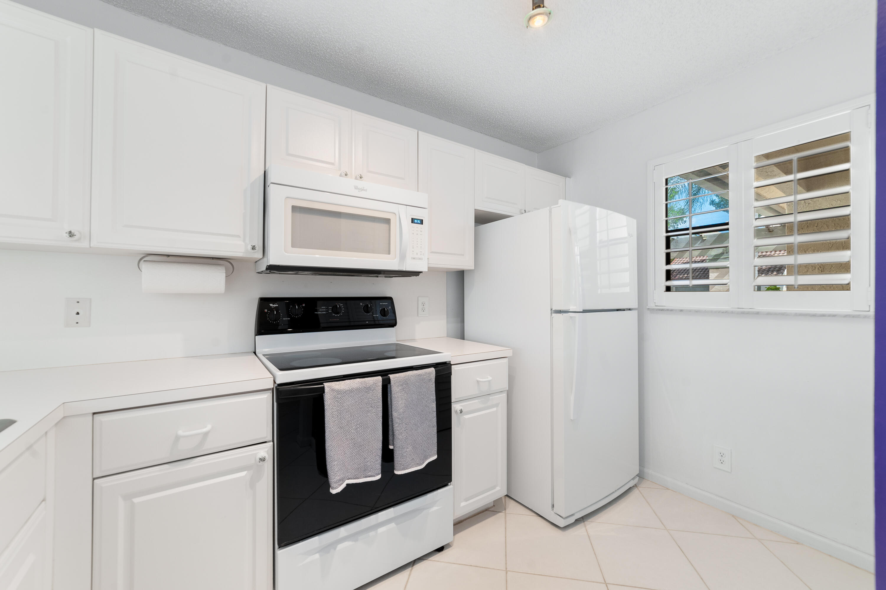 WIMBLEDON VILLAS OF VIA VERDE - Residential