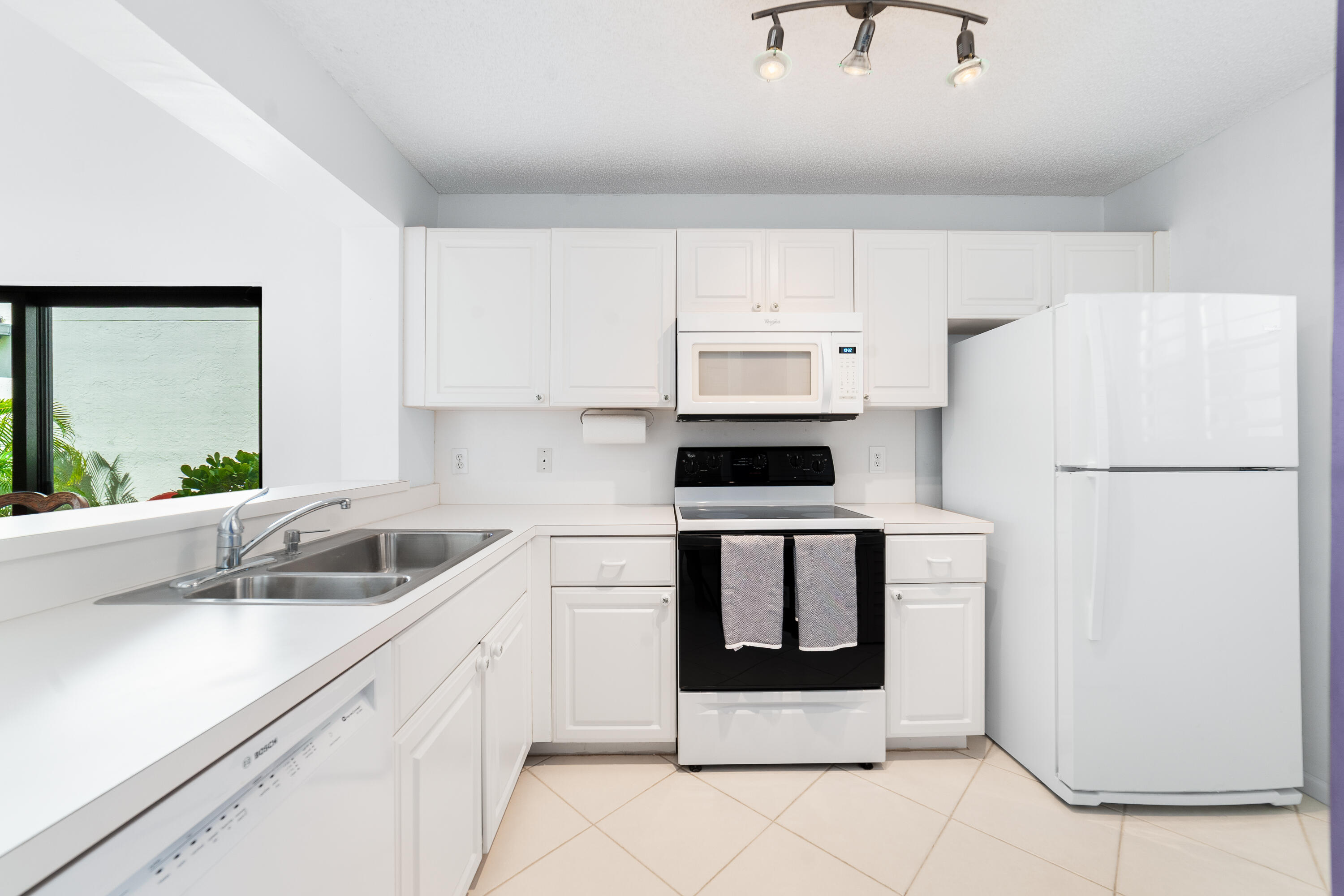 WIMBLEDON VILLAS OF VIA VERDE - Residential