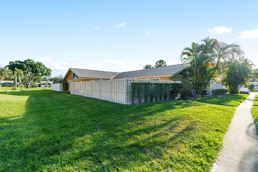 Photo of 5651 Golden Eagle Circle #5651, Palm Beach Gardens, FL 33418 (MLS # F10530324)