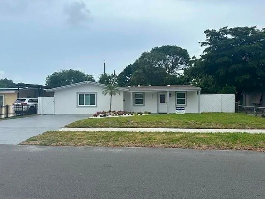 Photo of 1558 NW 5th Avenue, Pompano Beach, FL 33060 (MLS # B26024351)