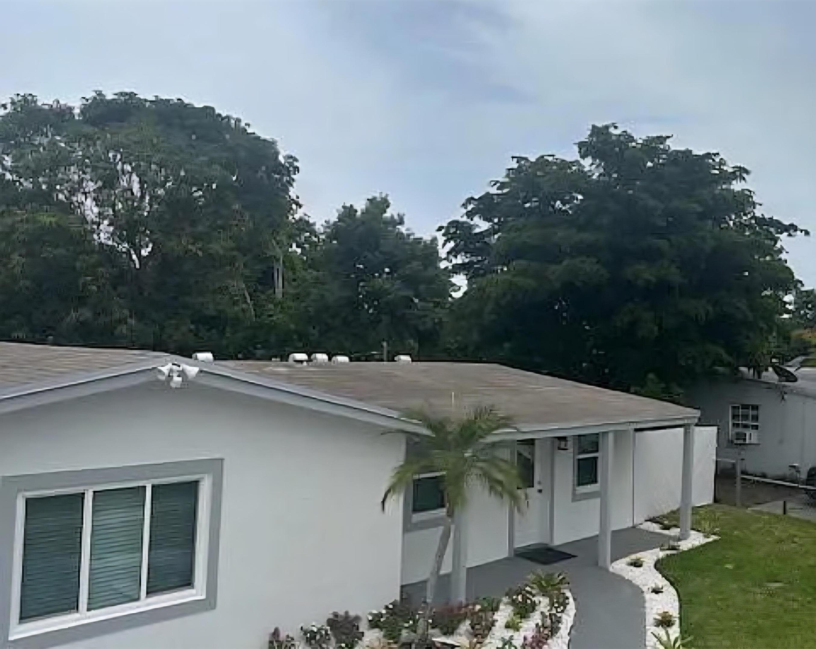1558 NW 5th Avenue