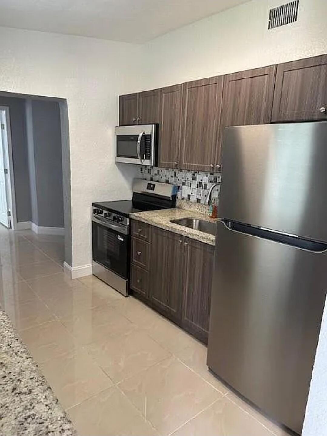 1558 NW 5th Avenue