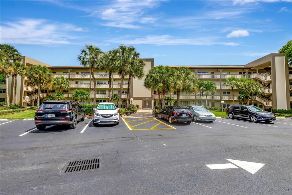 Photo of 4701 Martinique Dr #H3, Coconut Creek, FL 33066 (MLS # F10384891)