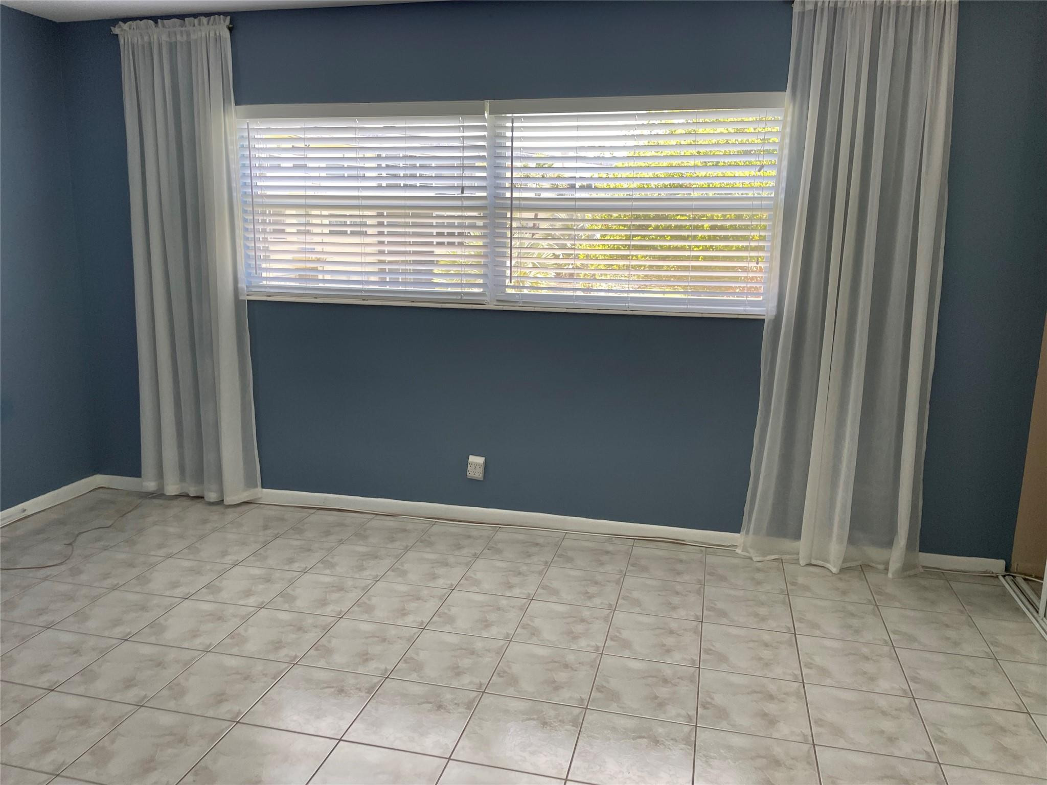 LAUDERHILL EAST - Residential