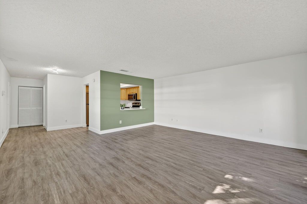 Photo of 2513 S 17th St #206, Fort Pierce, FL 34982 (MLS # R11136039)