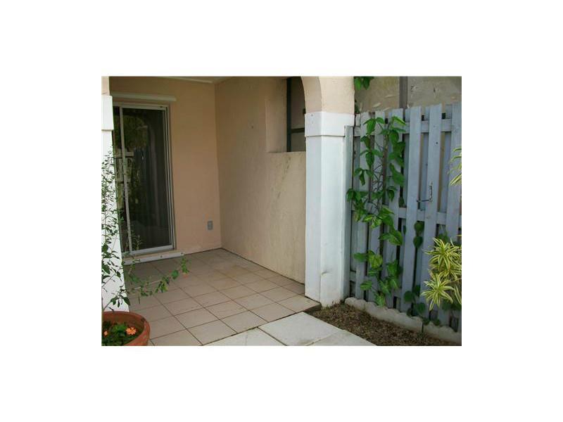 COUNTRY ISLES - Residential Lease