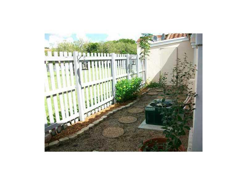 COUNTRY ISLES - Residential Lease