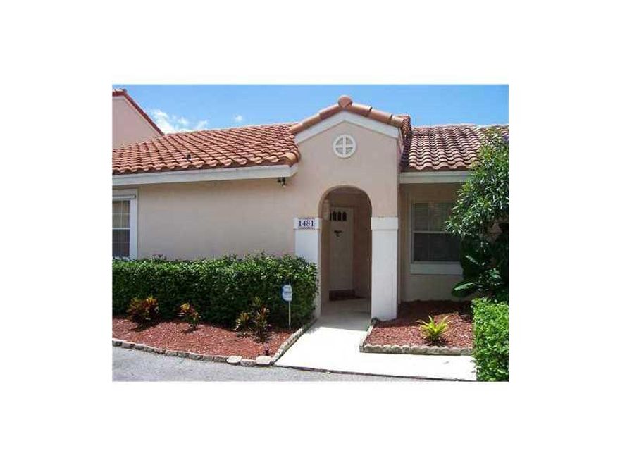 GORGEOUS VILLA IN QUIET NEIGHBORHOOD NEXT TO "A" RATED SCHOOLS AND WESTON TOWN CENTER! LAMINATE FLOORS,  VAULTED CEILINGS. SPLIT BEDROOM PLAN W/ WALK-IN CLOSETS IN BOTH BEDROOMS. FENCED YARD WITH DECK. INTERIOR WASHER/DRYER. 2 ASSIGNED PARKING SPACES. AME NITIES INCLUDE COMMUNITY POOL, SHOPPING - BIKING -- JOGGING.