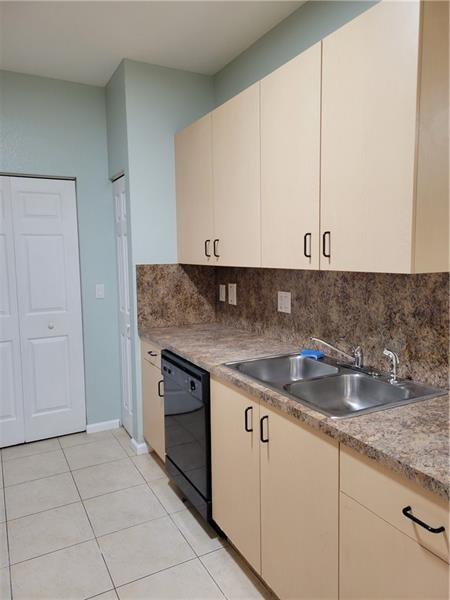 ROSEMONT CONDOMINIUM - Residential Lease