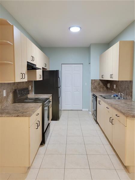 ROSEMONT CONDOMINIUM - Residential Lease