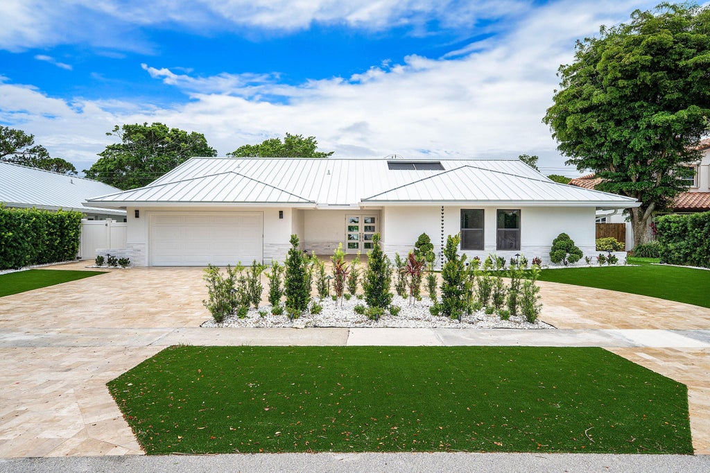 Photo of 1520 SW 17TH Street, Boca Raton, FL 33486 (MLS # B26071331)