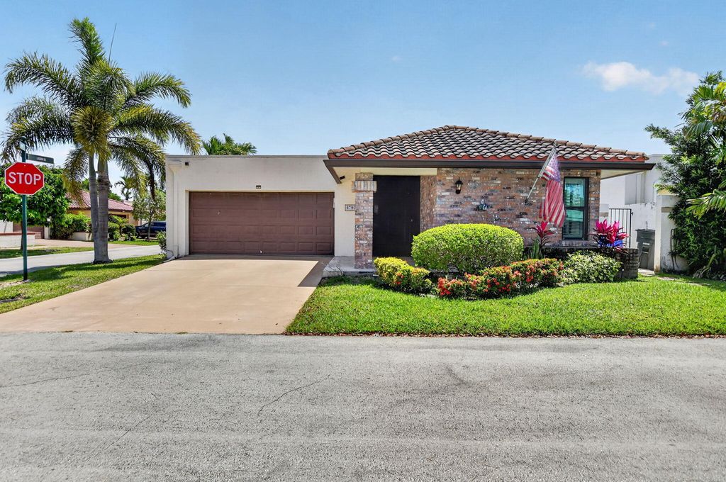 Photo of 6790 Jardin Place, Boca Raton, FL 33433 (MLS # B26019393)