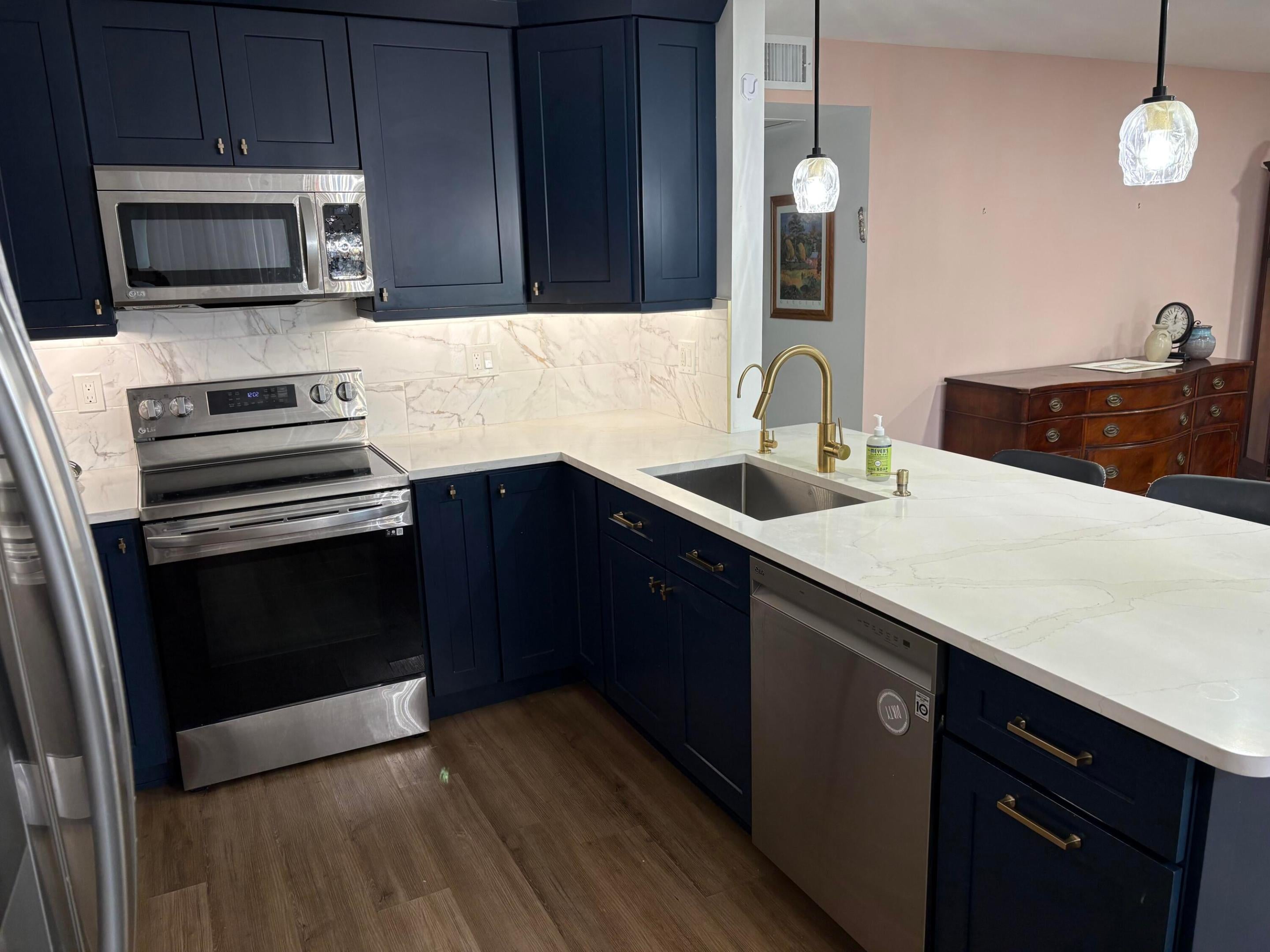 1093 Yarmouth E
