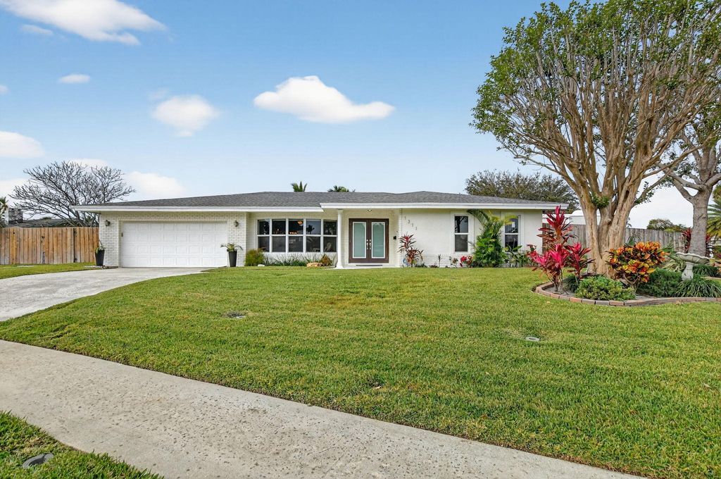 Photo of 1311 SW 14th Avenue, Boca Raton, FL 33486 (MLS # R11161277)