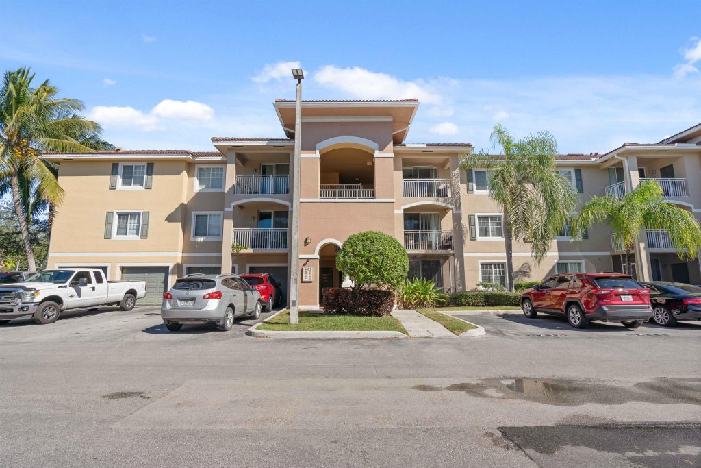 Photo of 6530 Emerald Dunes Drive #308, West Palm Beach, FL 33411 (MLS # R11076496)