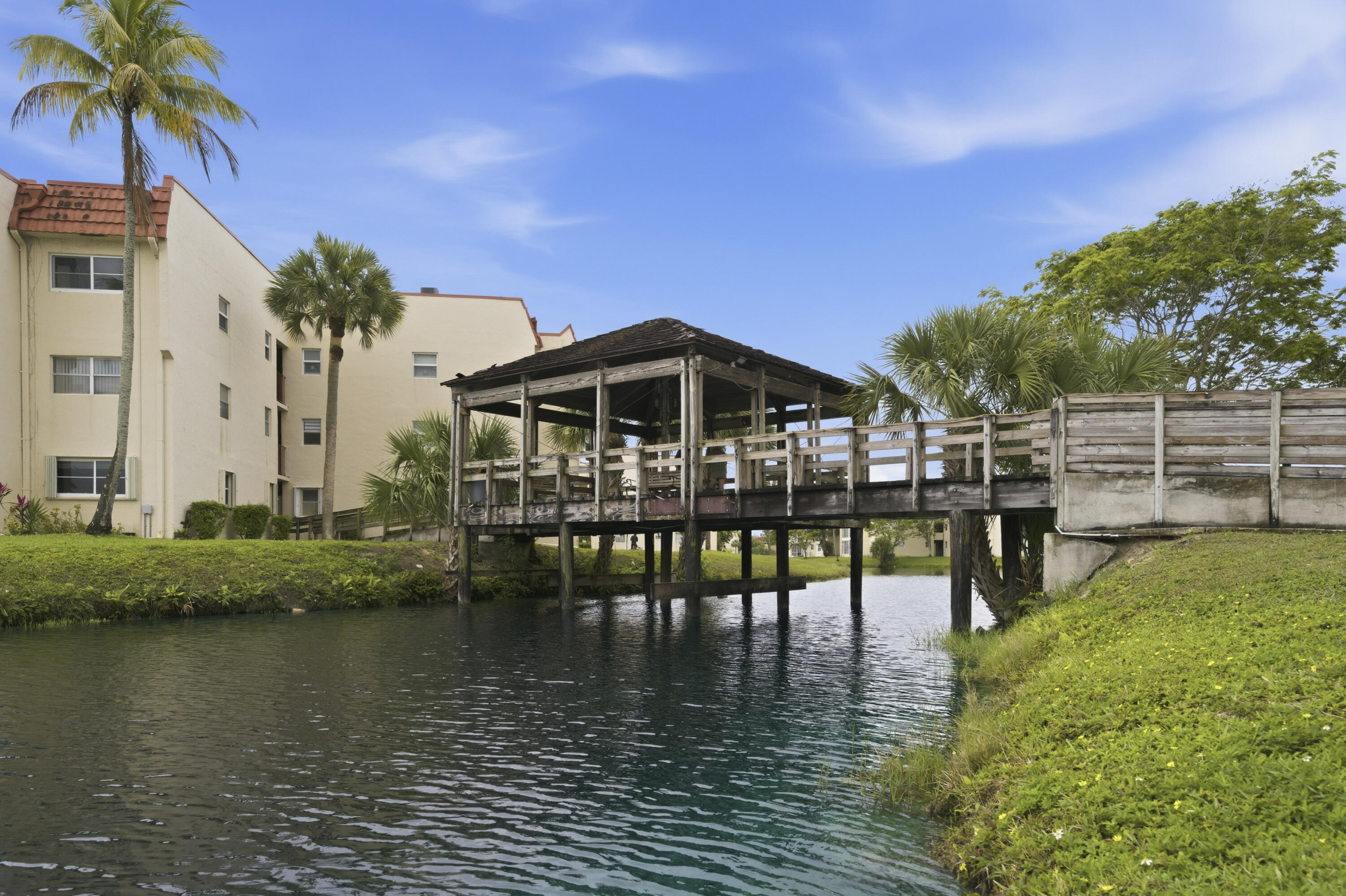 2900 Sunrise Lakes Drive W 201