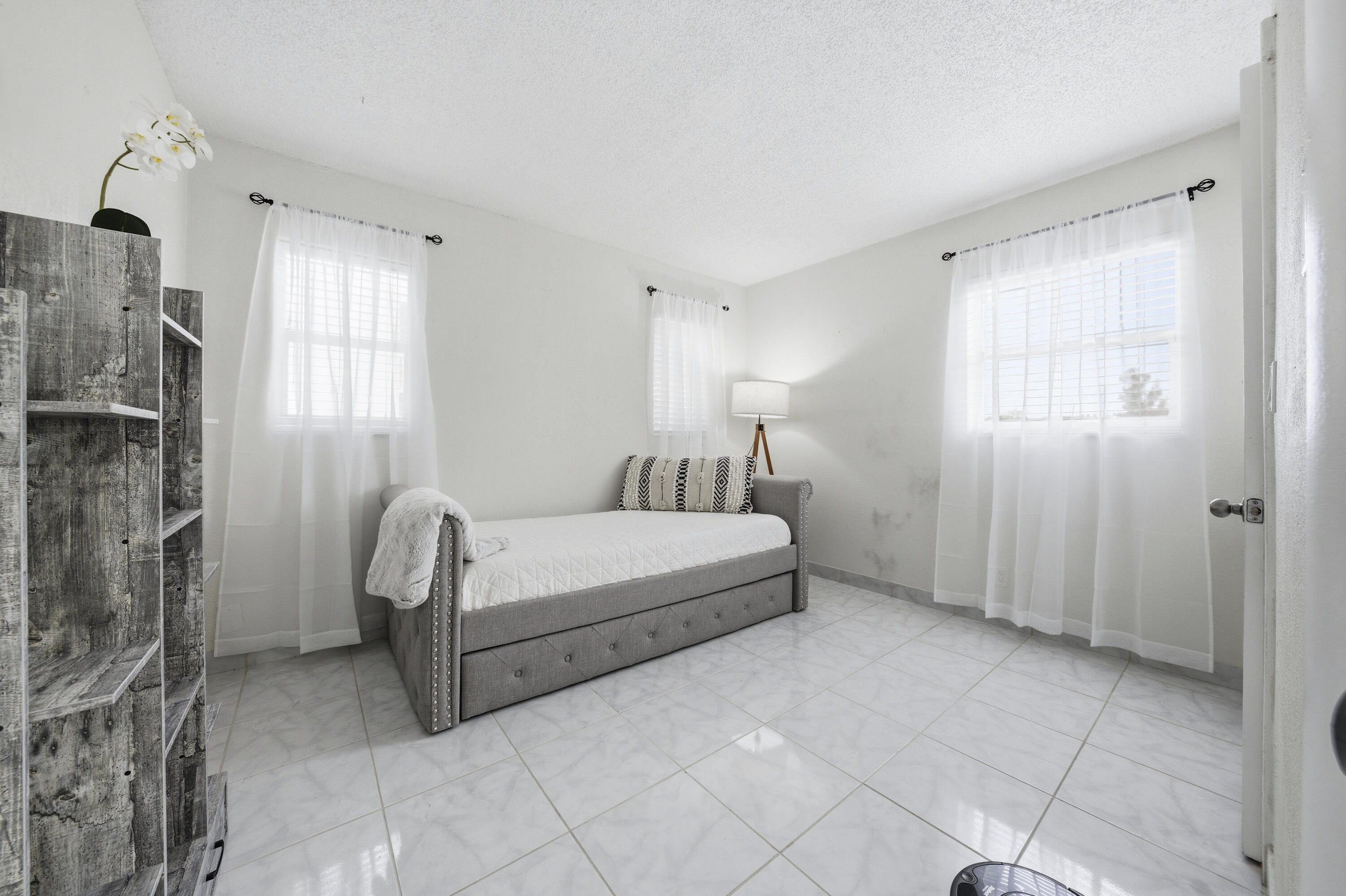 SUNRISE LAKES 3 CONDO - Residential