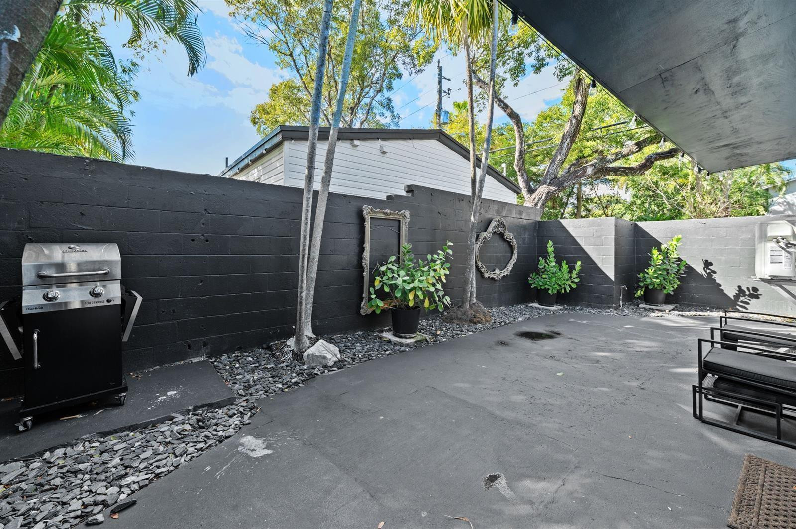 VICTORIA PARK - Residential Income