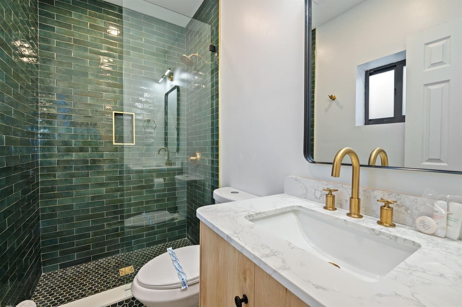 VICTORIA PARK - Residential Income