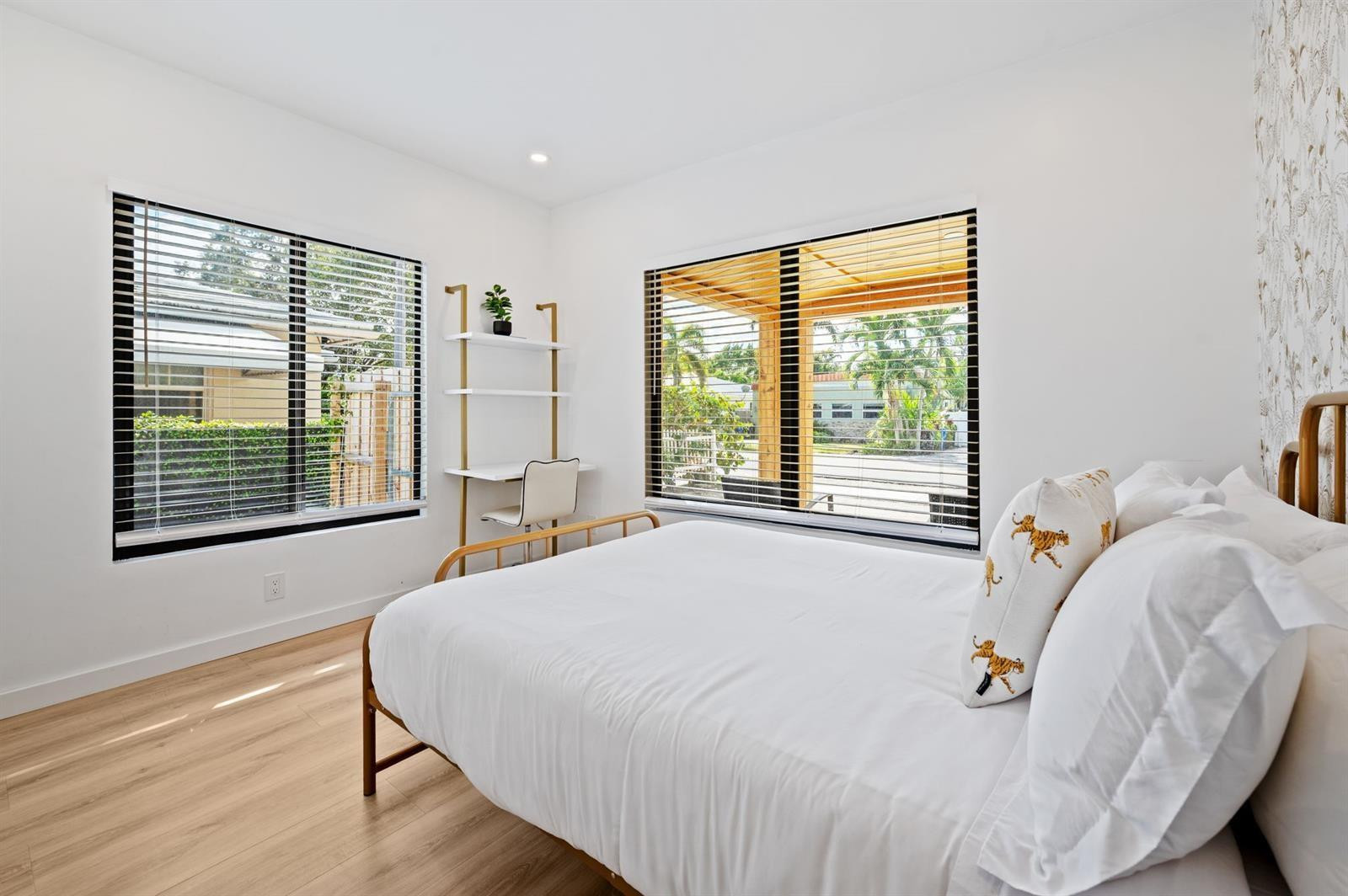 VICTORIA PARK - Residential Income