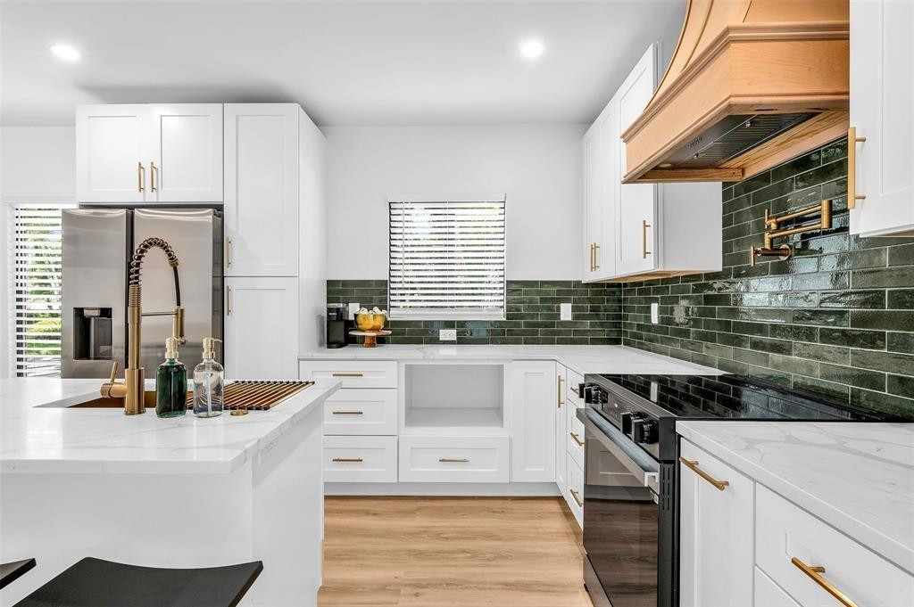 VICTORIA PARK - Residential Income