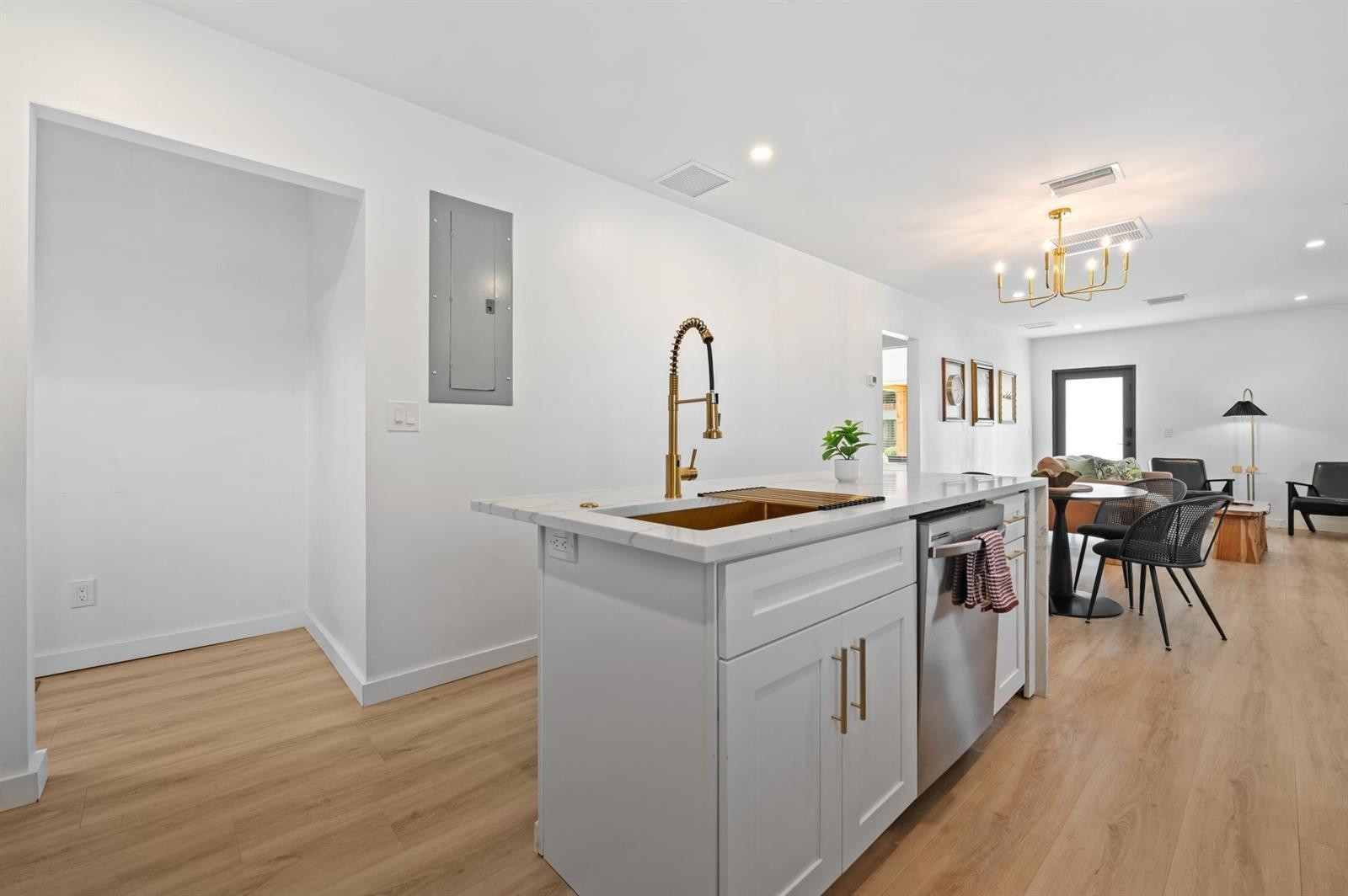 VICTORIA PARK - Residential Income