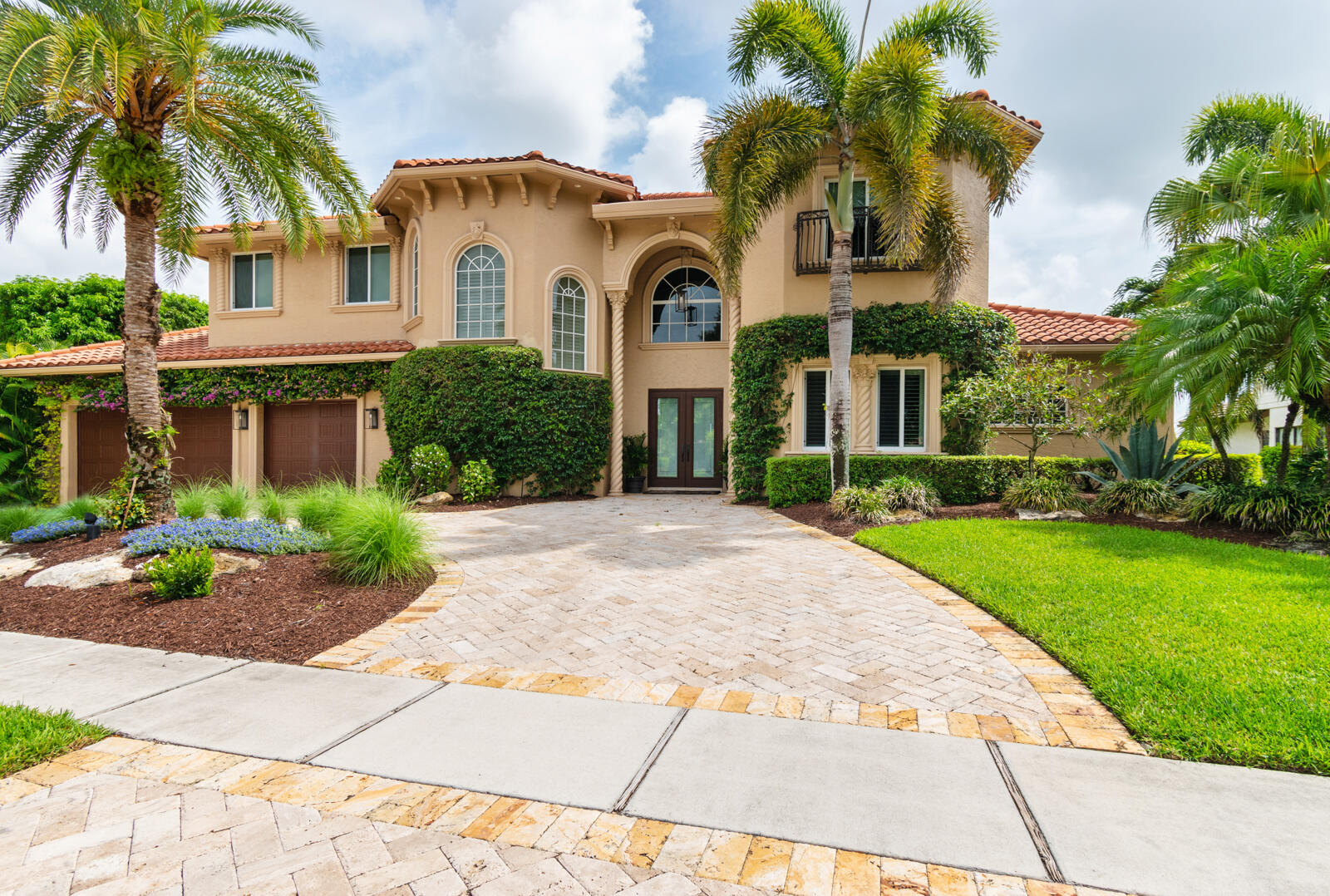 WOODFIELD HUNT CLUB - Residential