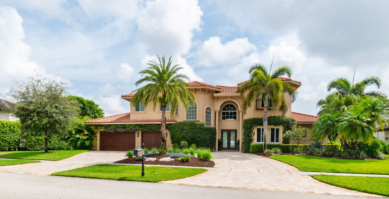 WOODFIELD HUNT CLUB - Residential