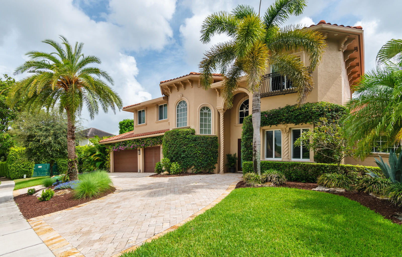 WOODFIELD HUNT CLUB - Residential