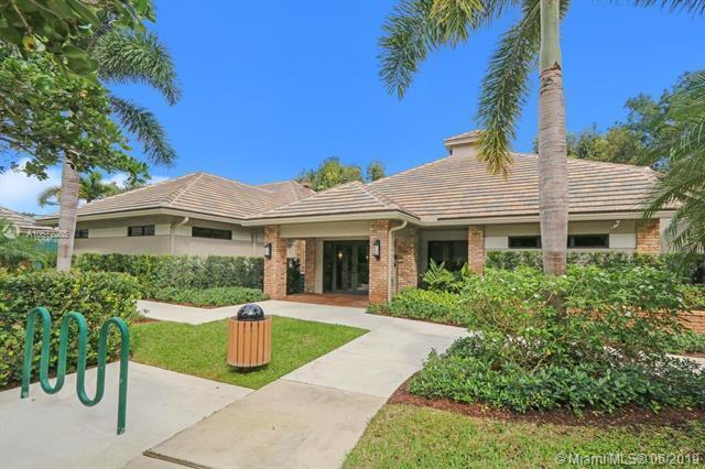 WOODFIELD HUNT CLUB - Residential