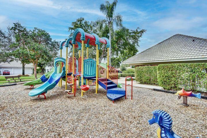 WOODFIELD HUNT CLUB - Residential