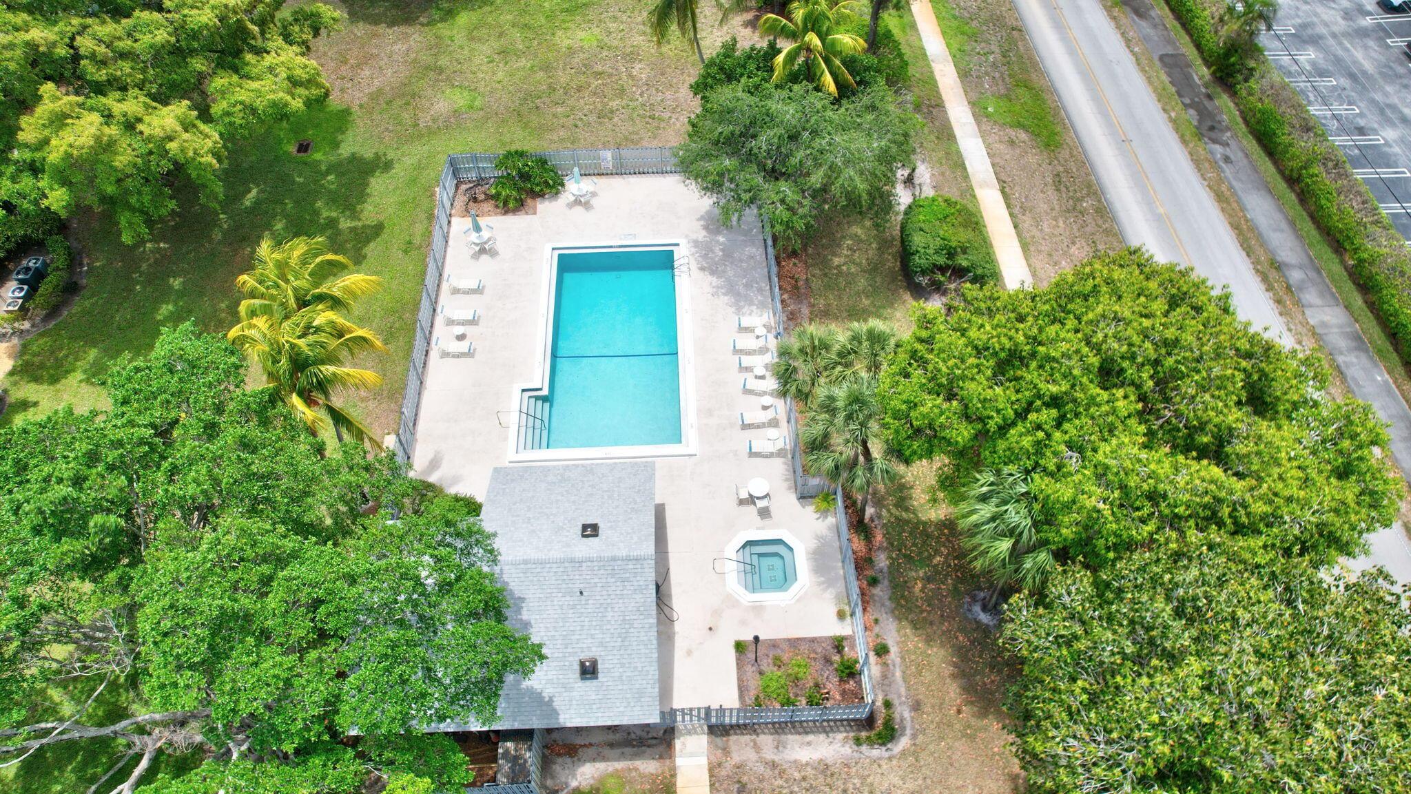 ENVIRONMENT I CONDO - Residential Lease