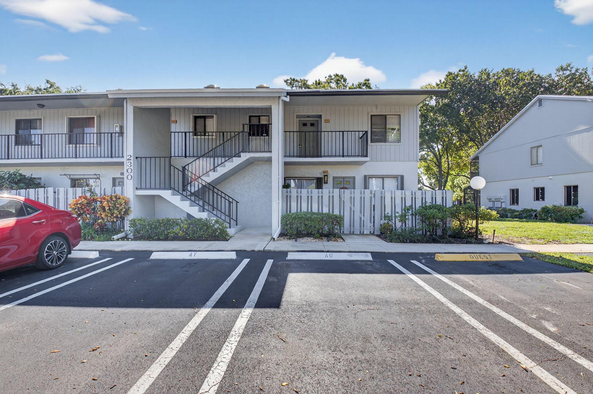 ENVIRONMENT I CONDO - Residential Lease