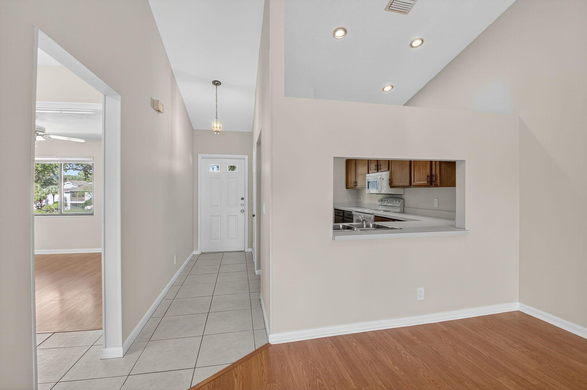 ENVIRONMENT I CONDO - Residential Lease