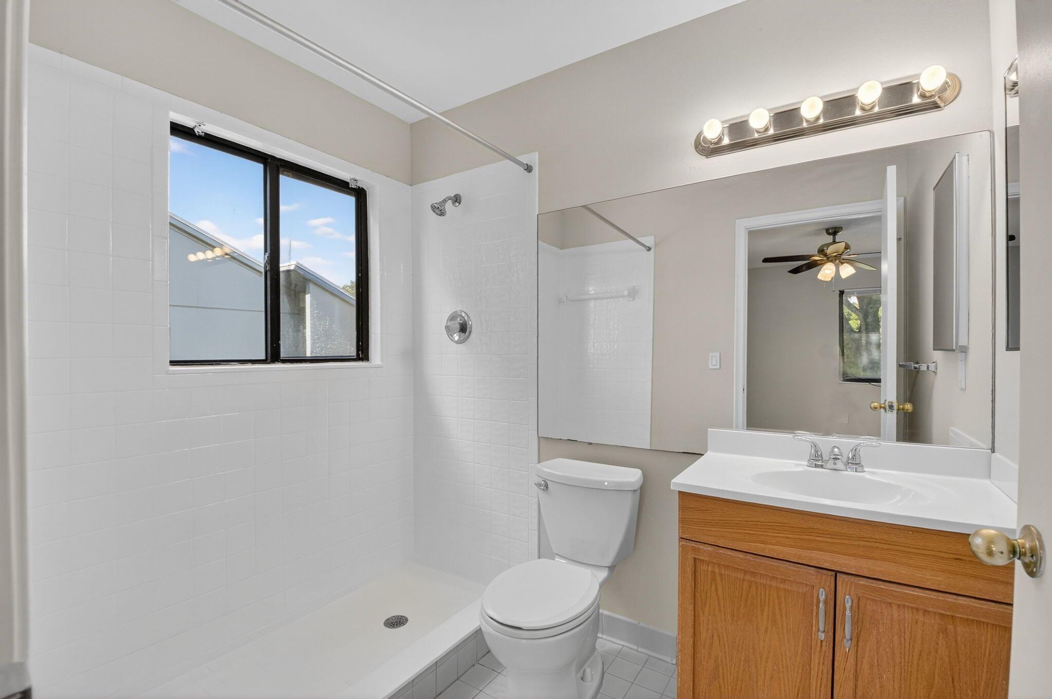 ENVIRONMENT I CONDO - Residential Lease